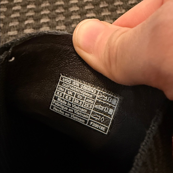 Uggs black heels - Picture 4 of 4